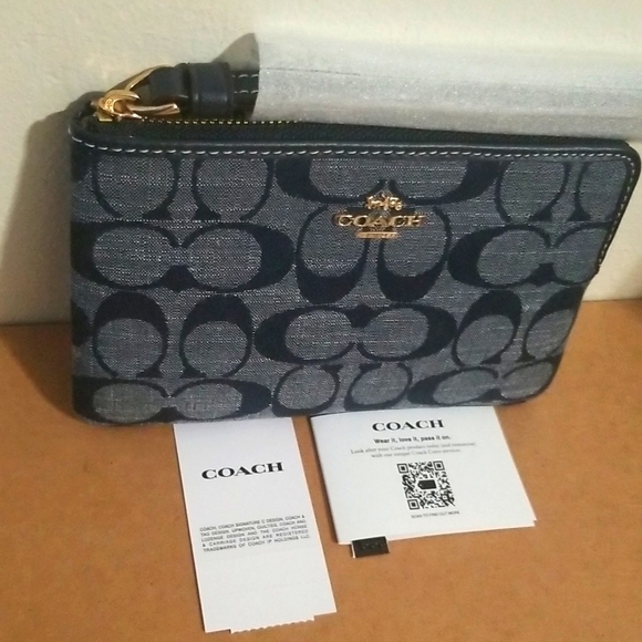 Corner Zip Wristlet In Signature Chambray - Picture 2 of 5